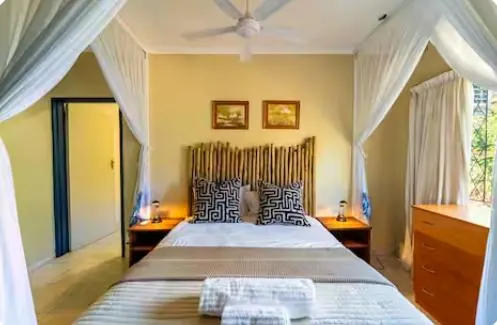 Bedroom 5 with queen bed